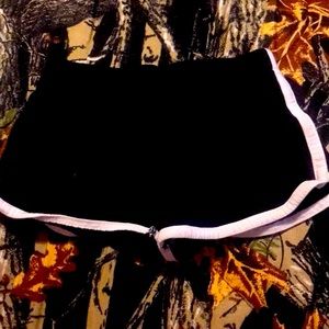 Black and white Garanimals size 2t shorts